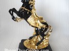 Ngựa đen yên vàng A021